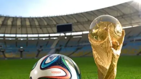 库兹马“金鸡独立”秀高难度，投篮四中三，得分突破9分大关